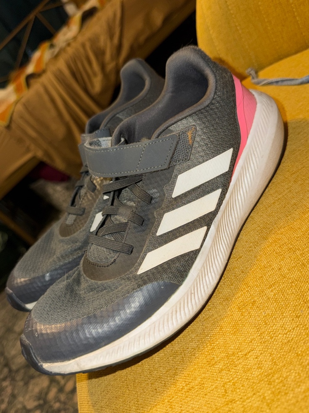 adidas women’s 7 Gray & Pink Athletic Sneakers